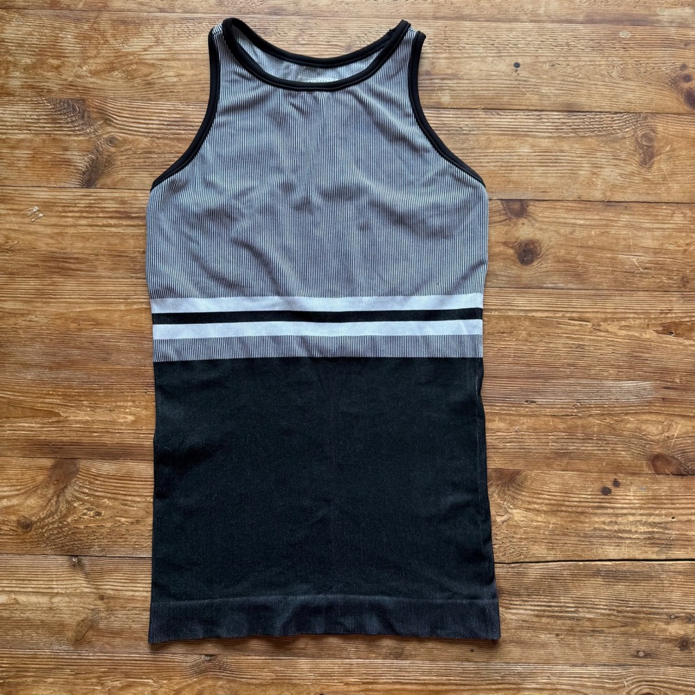 Athleta Black White Striped Seamless Sporty Racerback Tank Top Women's Large EUC